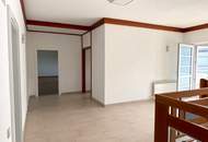 Vermietete Wohnung und Büroräumlichkeiten inkl. Garagen + Swimmingpool