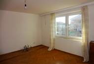 Modernisiertes Einfamilienhaus mit PV -Anlage und viel Platz!