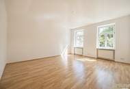 BACKSTEINBAU MIT HAUSCHARAKTER FRISCH SANIERTE 4-ZIMMER FAMILIENWOHNUNG, SOFORT BEZUGSFERTIG