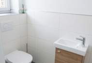 Ideal für Singles oder Paare – neuwertige 2 Zi.-Wohnung mit Balkon und Carport