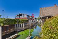 Ein ganz besonderer Platz am Bodensee – charmantes Bootshaus mit eigener Bootsgarage direkt am Wasser