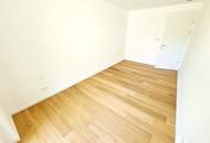 Barfuß ins Gras. Direkt vom Wohnzimmer aus. Den Sommer bereits im eigenen Garten verbringen! TOP Neubauwohnung mit viel Freiraum! Traumhafter Eigengarten + 3 Zimmer + Grün wohin das Auge reicht + Luftwärmepumpe!