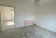 Sanierungsbedürftiges, großzügiges Zweifamilienhaus am ruhigen Ortsrand von Friedberg!