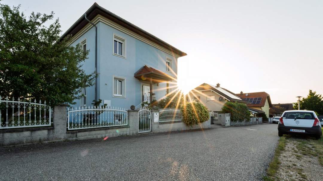 WOW Effekt garantiert! Tolles Haus, direkte Autobahnnähe, Feldblick!