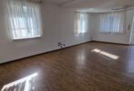 14979 Haushälfte mit Terrasse!