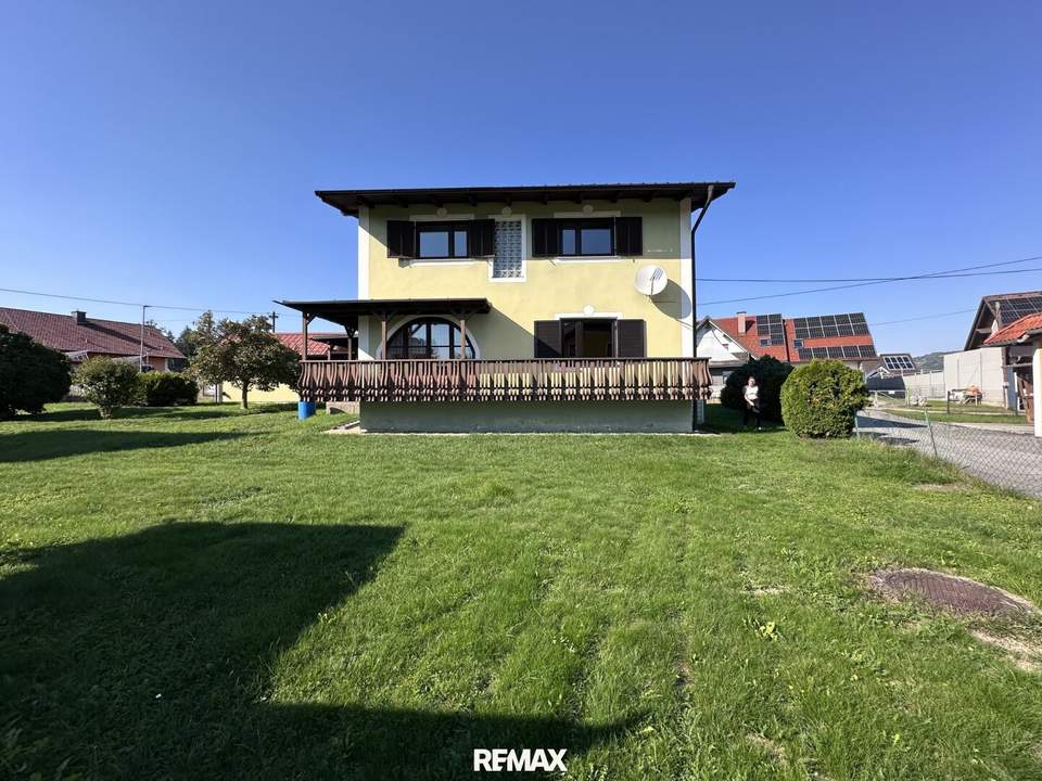 Wohnhaus mit viel Platz und Potenzial sucht neuen Eigentümer !