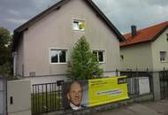 * Gelegenheit * Einfamilienhaus mit viel Wohnfläche, Keller und Garten!