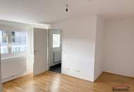 HOFSEITIG - Schöne 4-Zimmerdachgeschosswohnung mit Terrasse und Klimaanlage!