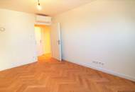 Moderne 4-Zimmer-DG-Wohnung mit hofseitigem Balkon