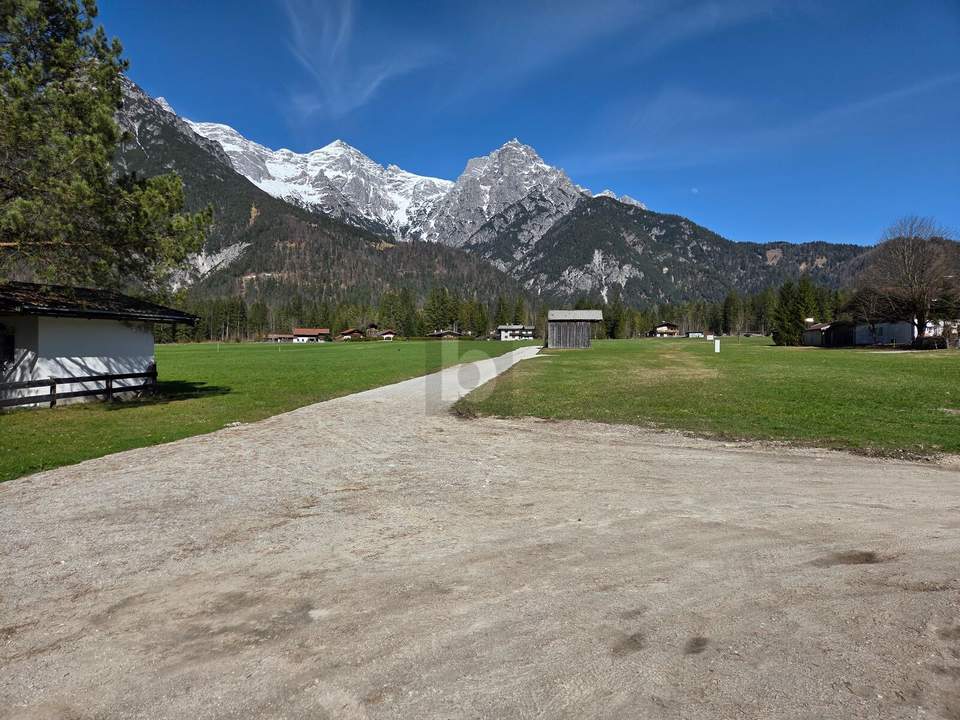 TOP GRUND MIT HERRLICHER AUSSICHT