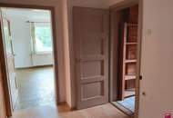 Ruhige Lage! Renovierungsbedürftige Dachgeschoßwohnung mit Potential!