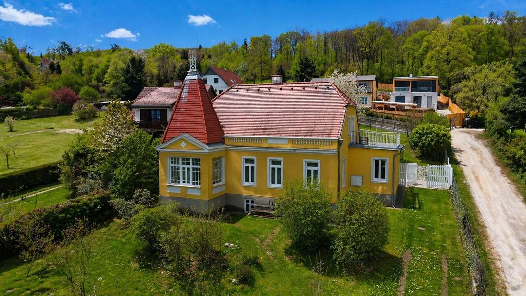 renovierte Villa in Bestlage von Bad Sauerbrunn – großzügiges Grundstück &amp; ausbaufähiges Dachgeschoss