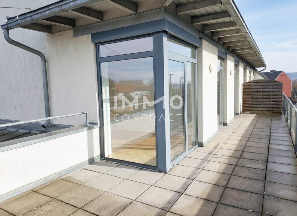 Helle Dachterrassen-Wohnung im Zentrum der Stadt St. Valentin