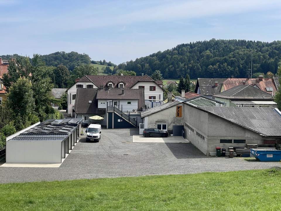 Voll vermietetes Wohn- & Geschäftshaus mit 2 Wohnungen, Gewerbe & 6 Stellplätzen!