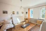 Charmantes Zweifamilienhaus mit zwei separaten Eingängen, kleinem Garten und attraktivem Sanierungspotenzial!
