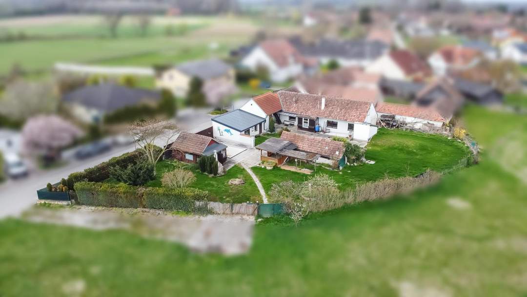 Landhausidylle mit großem Garten und vielseitigen Nebengebäuden
