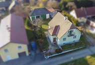 Kleines Haus mit Nebengebäude