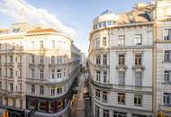 WIENER KLASSIK IM GÖTTWEIGERHOF: Topsanierte Altbauwohnung mit prachtvollem 70 m² großen Wohnsalon