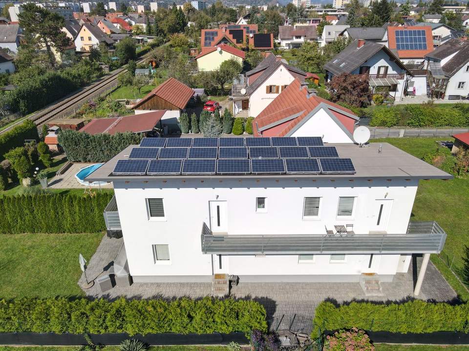 Zinshaus mit 4 Wohnungen + Einfamilienhaus mit Pool und Garten!