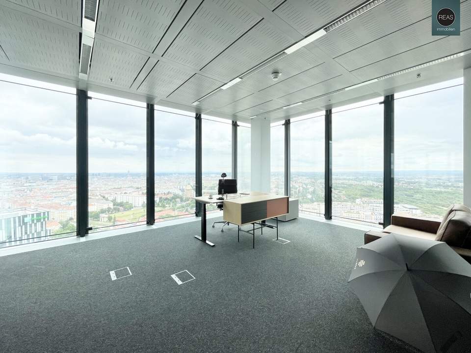 Komplette Etage im Hochhaus mit ausgezeichneter Infrastruktur und Panoramablick!