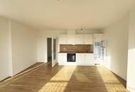 Lichtdurchflutete 2-Zimmer-Wohnung mit neuer Küche - Loggia in den Innenhof - direkt beim Enkplatz!