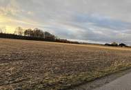 Ebener Acker nahe Ortszentrum Burgkirchen