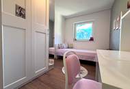 Schlitters: Kernsanierte Dachgeschosswohnung mit Balkon und Garten, 3 Schlafzimmer plus ein großer Raum für Gäste oder Homeoffice