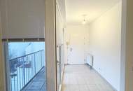 Lichtdurchflutete 2-Zimmer-Wohnung mit neuer Küche - Loggia in den Innenhof - direkt beim Enkplatz!