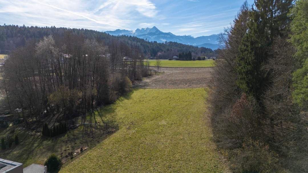 Sonniges Baugrundstück mit Karawankenblick in Augsdorf bei Velden