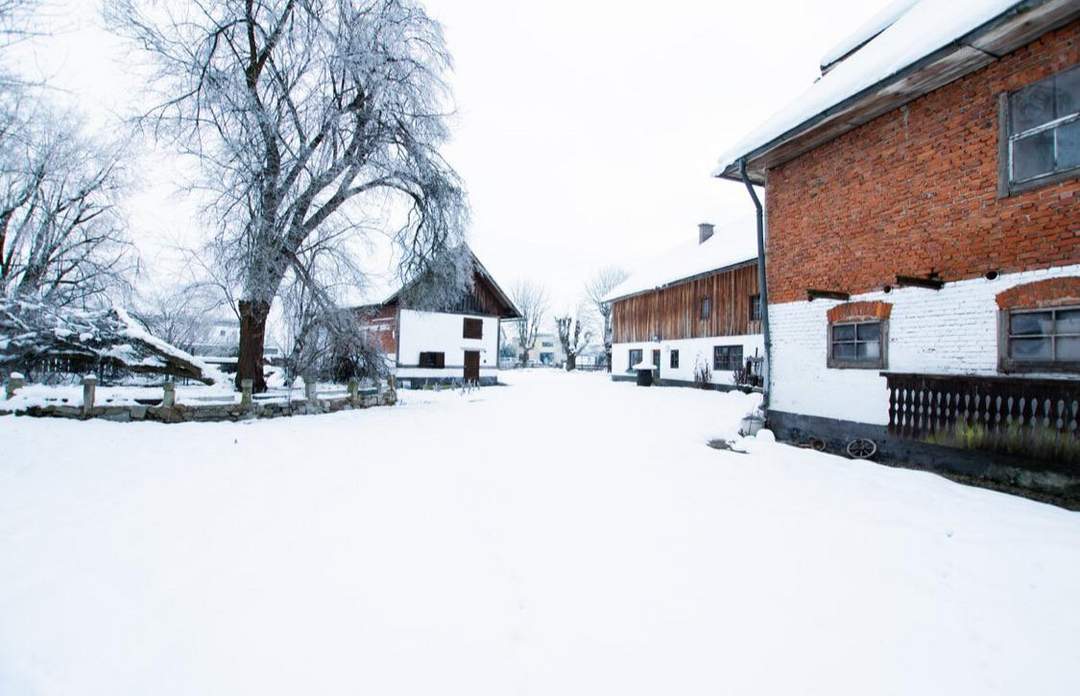 Grundstück mit altem, historischem Landhaus