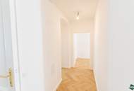 Erstbezug nach Sanierung: Schöne 3-Zimmer-Altbauwohnung mit Balkonmöglichkeit