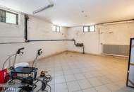 Zwei Einfamilienhäuser auf großzügigem Grundstück in sonniger Lage