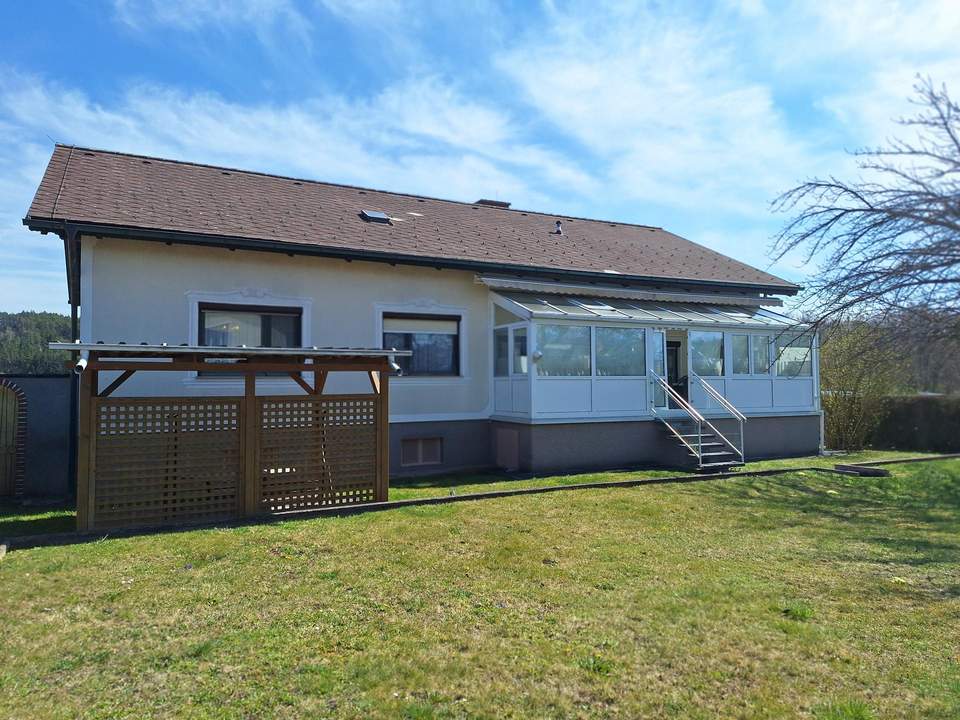 Wohlfühl-Bungalow mit Therme &amp; Golf vor der Haustür
