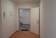 Kleines Büro im 1. Stock in repräsentativer Anlage am Stadtrand