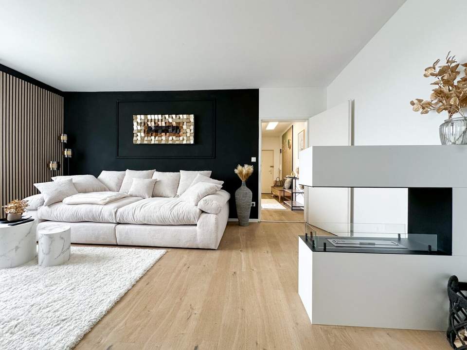 Ruhige Lage mit Blick ins Grüne - Stilvoll möblierte 2,5-Zimmer-Wohnung mit Balkon