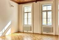 Großzügige Altbauwohnung mit kleinem Balkon in repräsentativen Stilaltbau