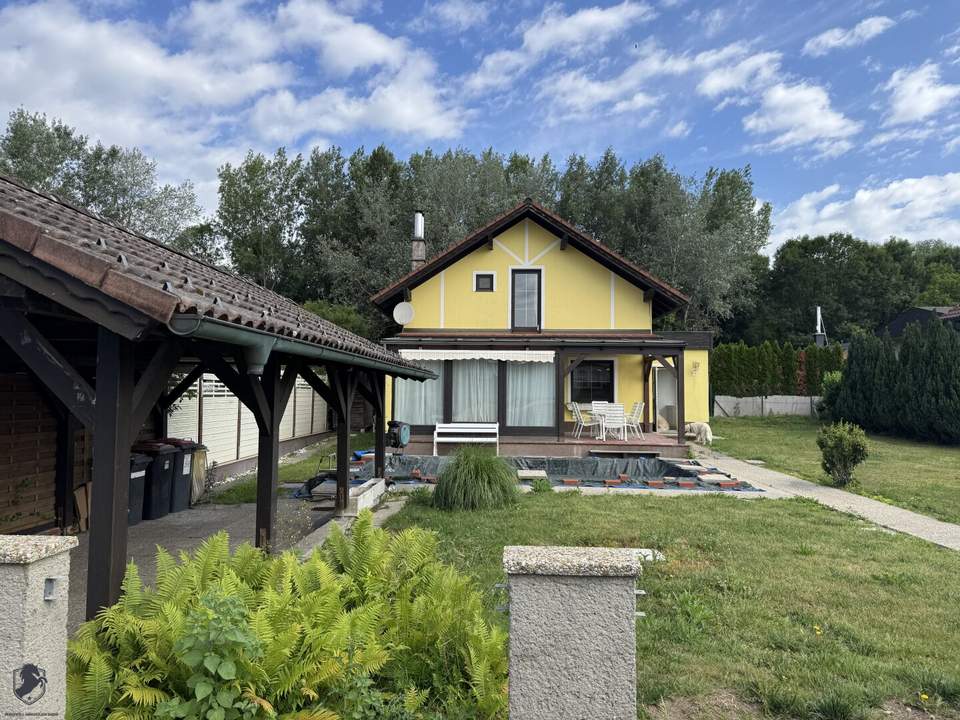 Charmantes Einfamilienhaus mit Pool auf Pachtgrund in ruhiger Donau-Lage