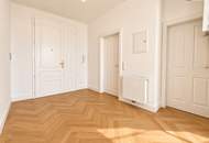LICHT AN. ALTBAU AN. ANGEKOMMEN. – 2 Zimmer. Ganz oben. Ganz hell. Ganz schön 1050!