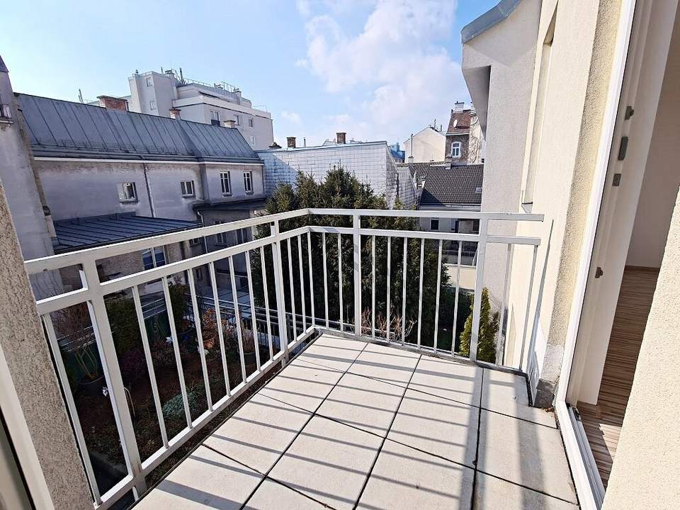 HILSCHERGASSE, U6-NÄHE, sonnige 58 m2 Neubau mit 3 m2 Balkon, Wohnküche, 2 Zimmer, Wannenbad, Ruhelage