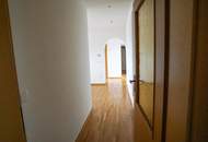 Neu sanierte 3-Zimmer Wohnung mit Küche und Balkon!