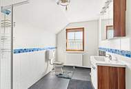 Modernes Einfamilienhaus mit Pool und Photovoltaik