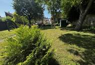Traumhaftes Mehrfamilienhaus-Ensemble: 3 Wohneinheiten, XL-Garten, 2 Garagen!