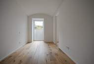 SINGLEHIT: 1,5-ZIMMER-ALTBAUWOHNUNG IN TRAUMLAGE, ERSTBEZUG NACH SANIERUNG