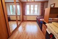 FAMILIENHIT MIT POTENTIAL, 113 m2 Neubau mit Loggia, 4 Zimmer, Küche, 2 Bäder, teilmöbliert, 3. Liftstock, Enkplatz