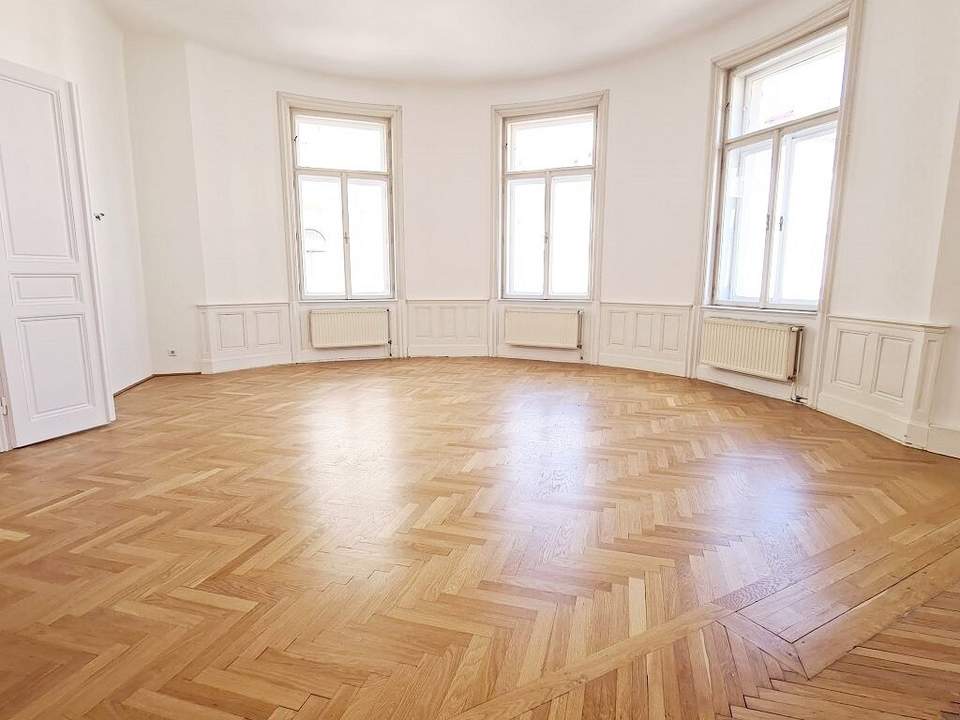 SPITTELBERG, representatives 200 m2 Altbaubüro, Kanzlei oder Praxis, 4 Zimmer, Küche, Flügeltüren, 1. Liftstock, Stiftgasse