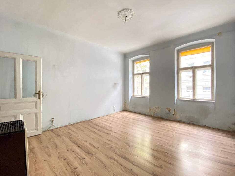 SANIERUNGSBEDÜRFTIGE ALTBAUWOHNUNG BEI U3 HÜTTELDORFER STRASSE