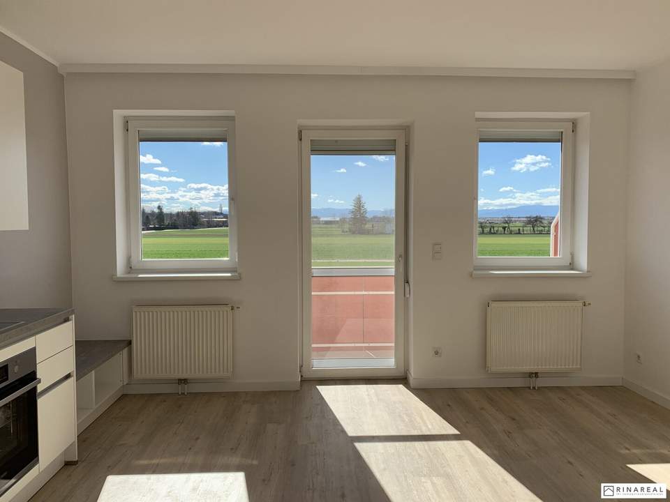 ZWEITBEZUG nach Sanierung // Schöne 2 Zimmer Wohnung mit Balkon | 1. Stock | Fernblick | Einbauküche