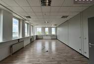 Büroflächen inkl. großer Anzahl von verfügbaren Stellplätzen