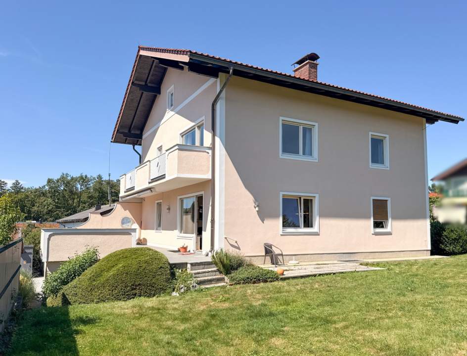 Attraktives Zweifamilienhaus in Elixhausen