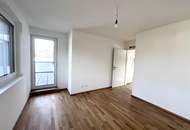 Erstbezug !! Traumhafte Doppelhaushälfte , Wohnkeller mit Garten und 2 Stellplätzen!